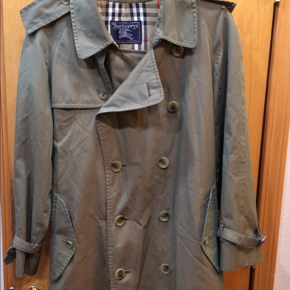 Burberry VintageCoat Buttons down belt. Size 42/44